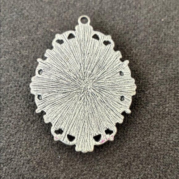 Vintage Pendant white and Green Dolphin Cameo Pendant in silver - Picture 1 of 1